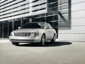 Cadillac DTS 2011 года